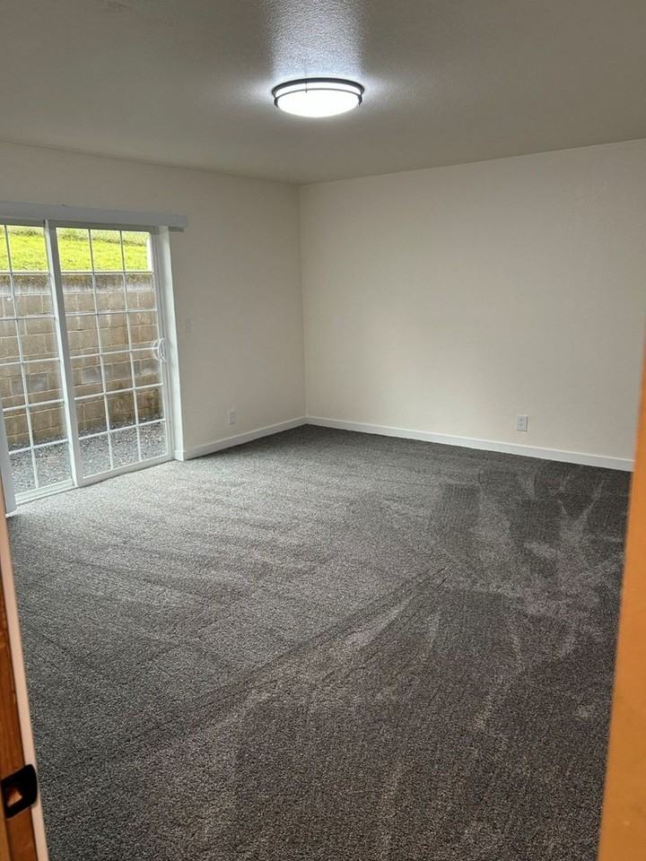 396 Ne Miguel St - Photo 6 of 26