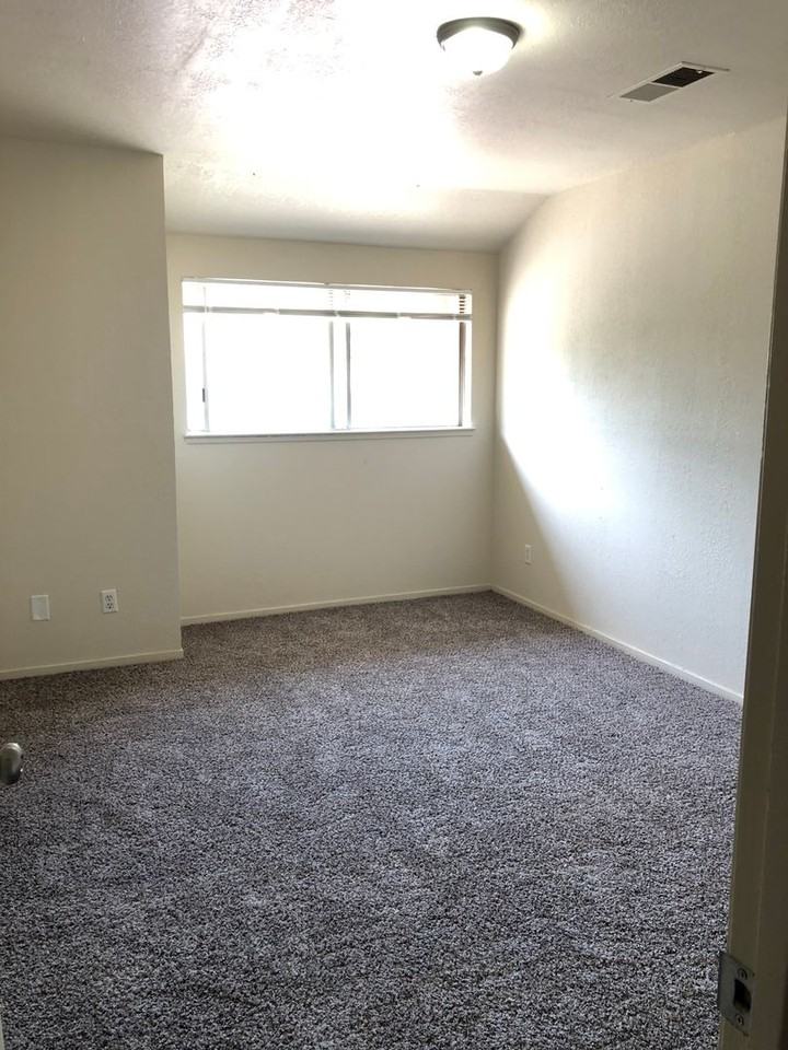 2348 Pinedale Ave #4 - Photo 7 of 8