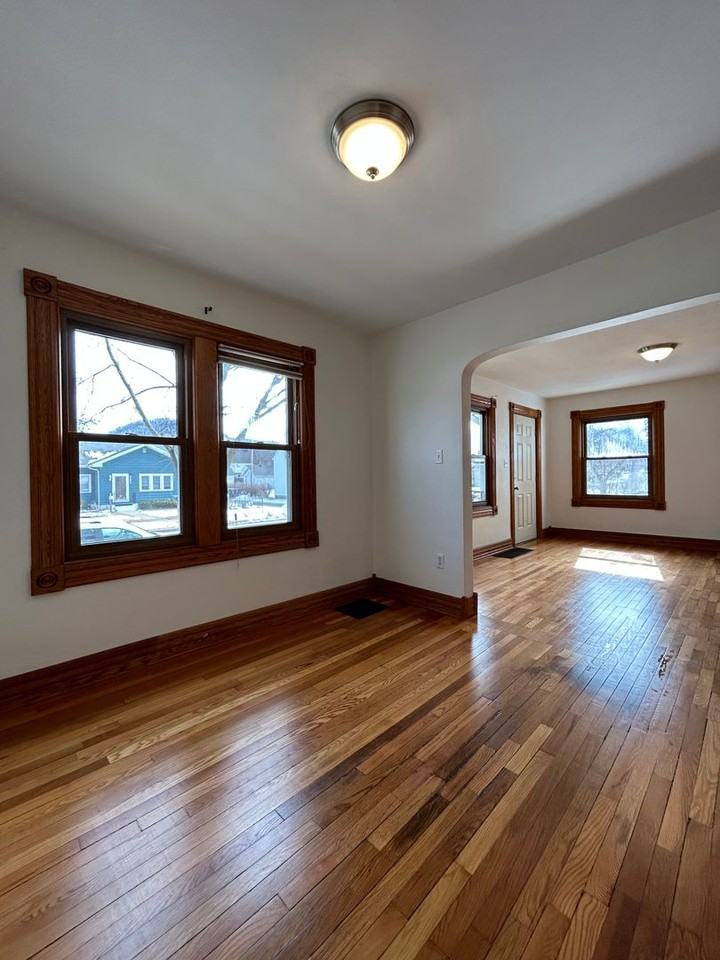 512 23rd St S - Photo 4 of 28