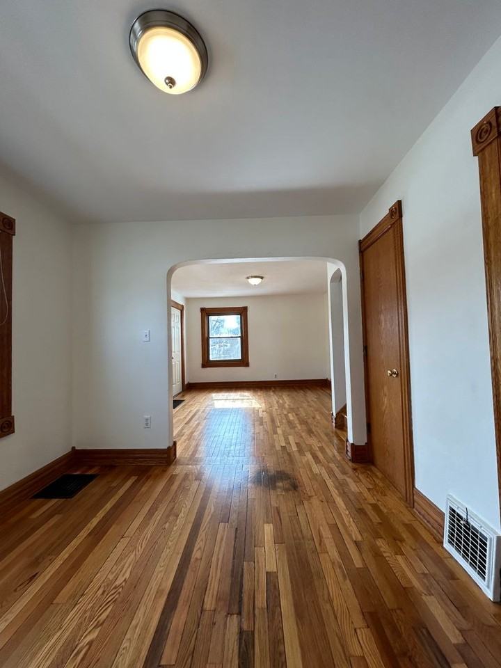 512 23rd St S - Photo 5 of 28