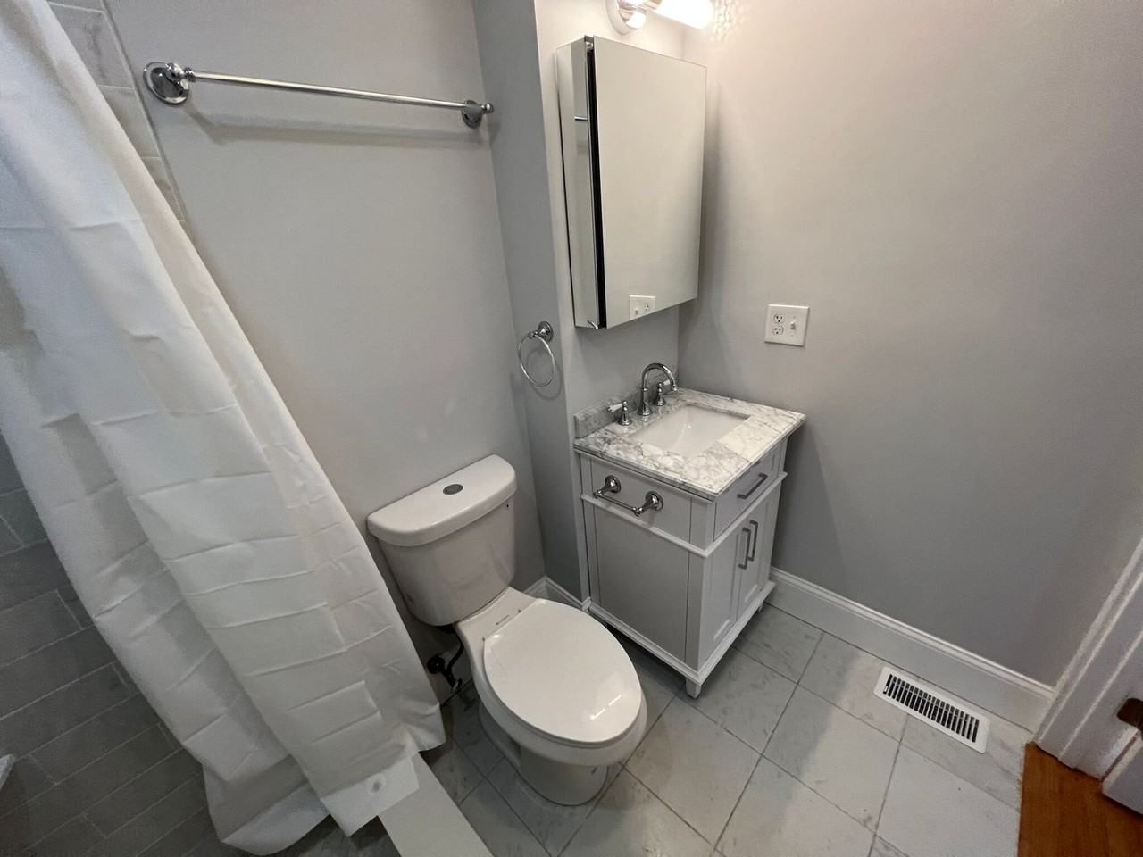 362 Oxford St - Photo 4 of 4