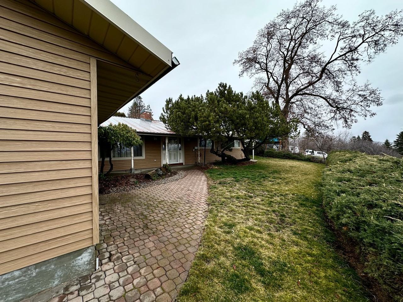 211 Spring Ave - Photo 3 of 32