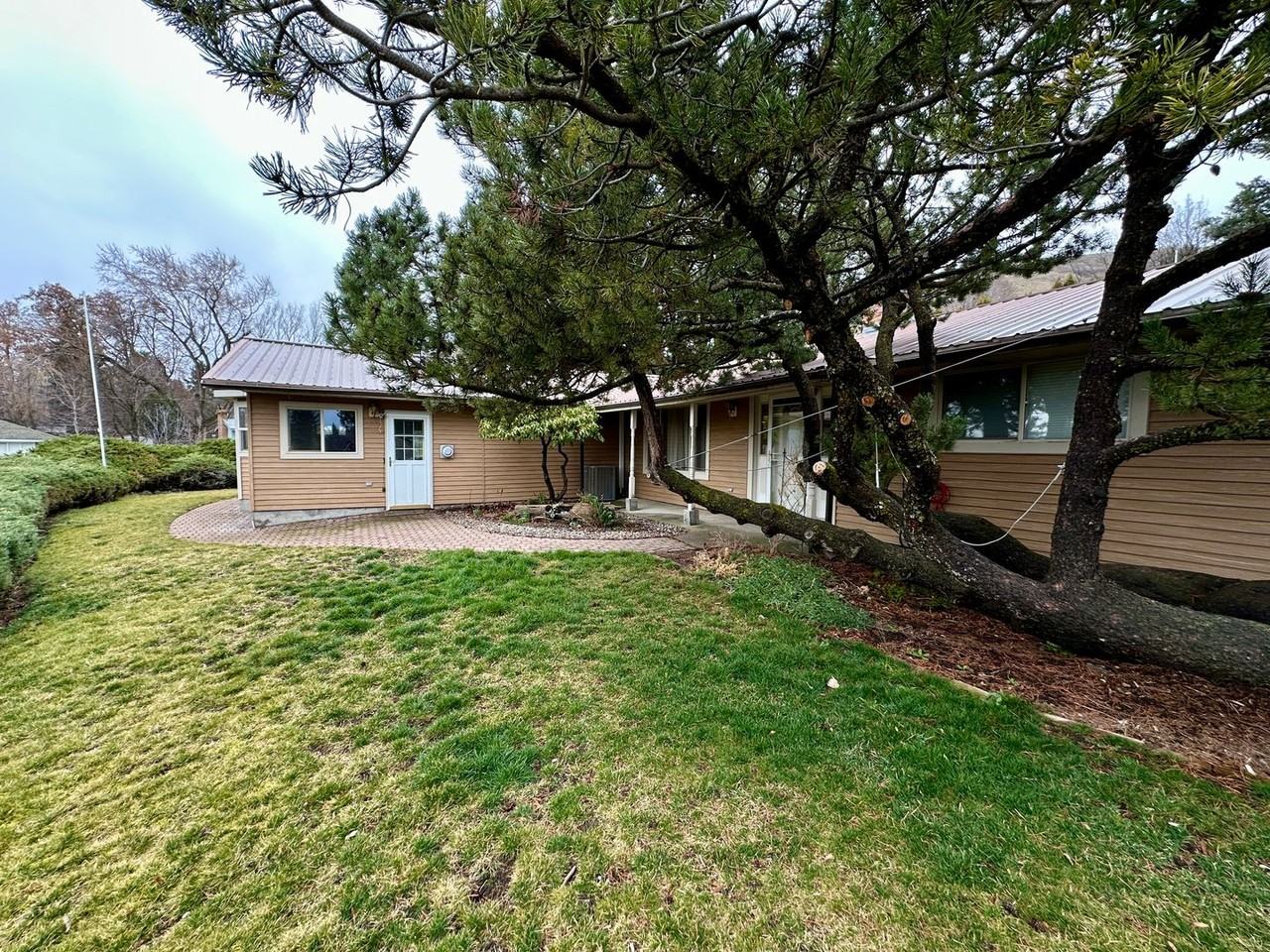 211 Spring Ave - Photo 4 of 32