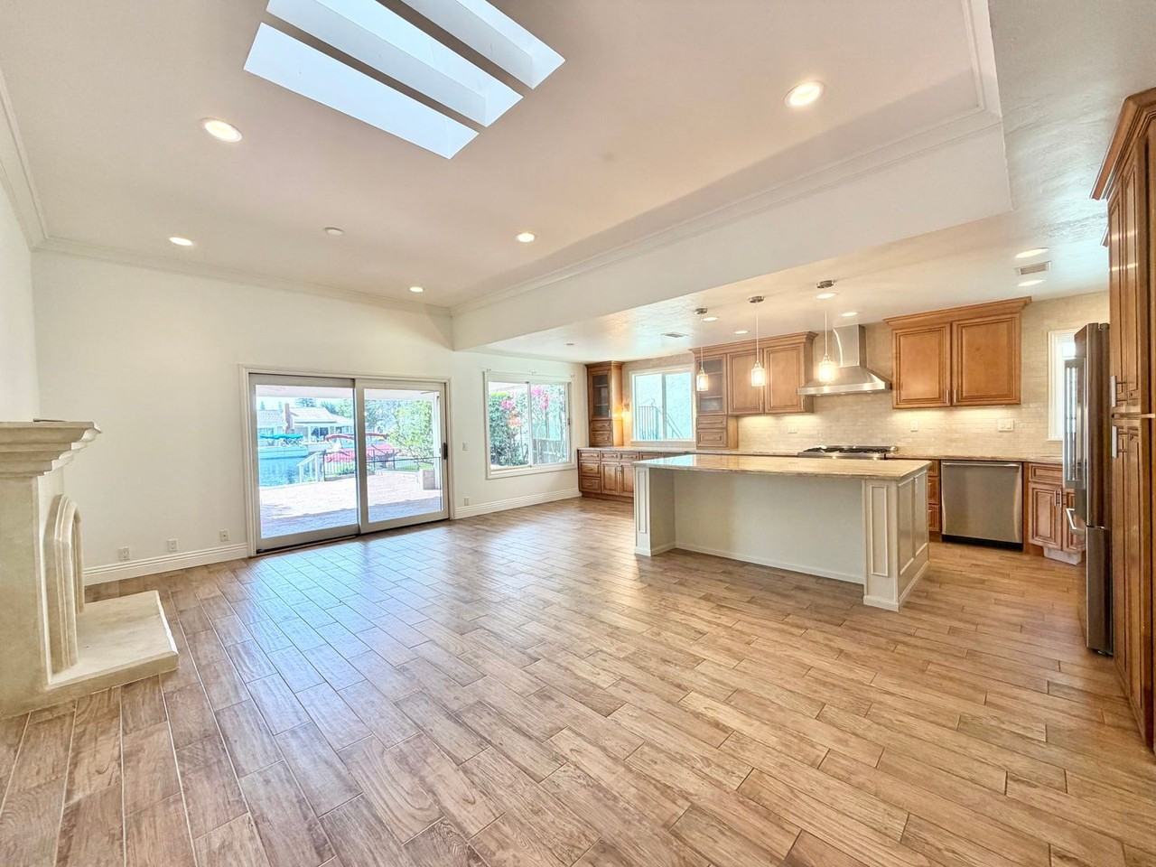 24302 Ponchartrain Ln - Photo 5 of 34