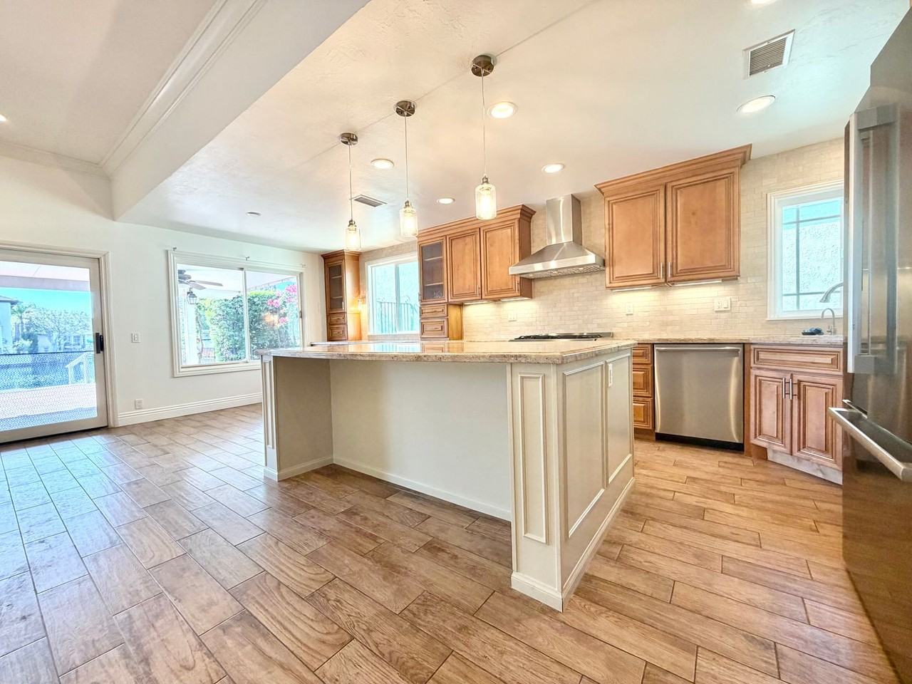 24302 Ponchartrain Ln - Photo 7 of 34