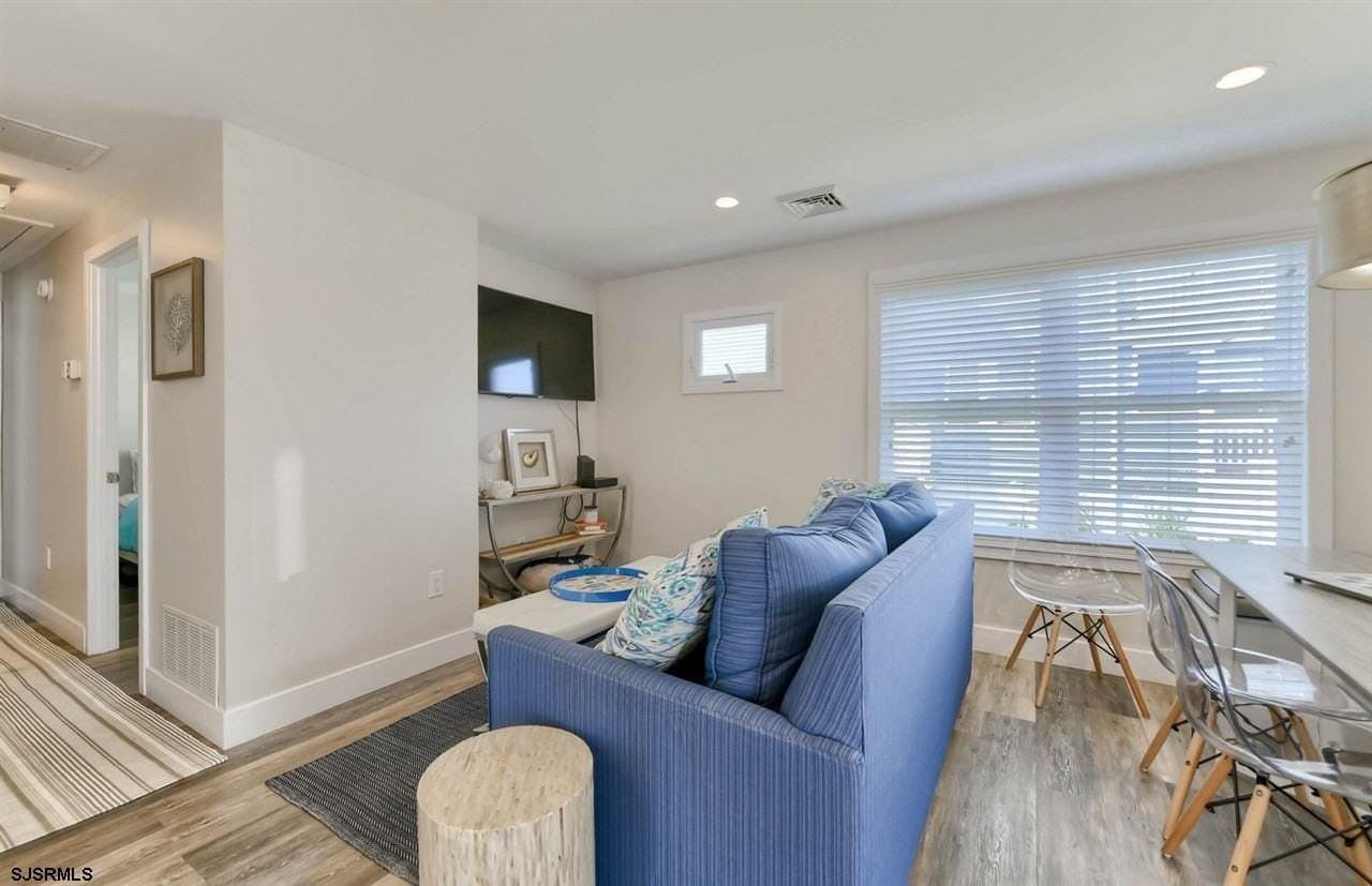 102 N Essex Ave - Photo 5 of 25