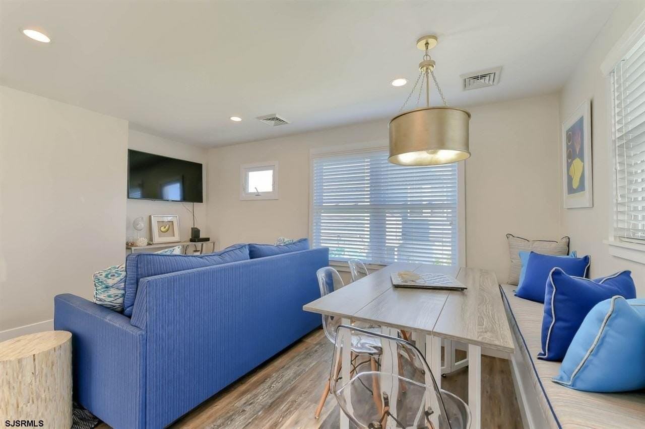 102 N Essex Ave - Photo 6 of 25