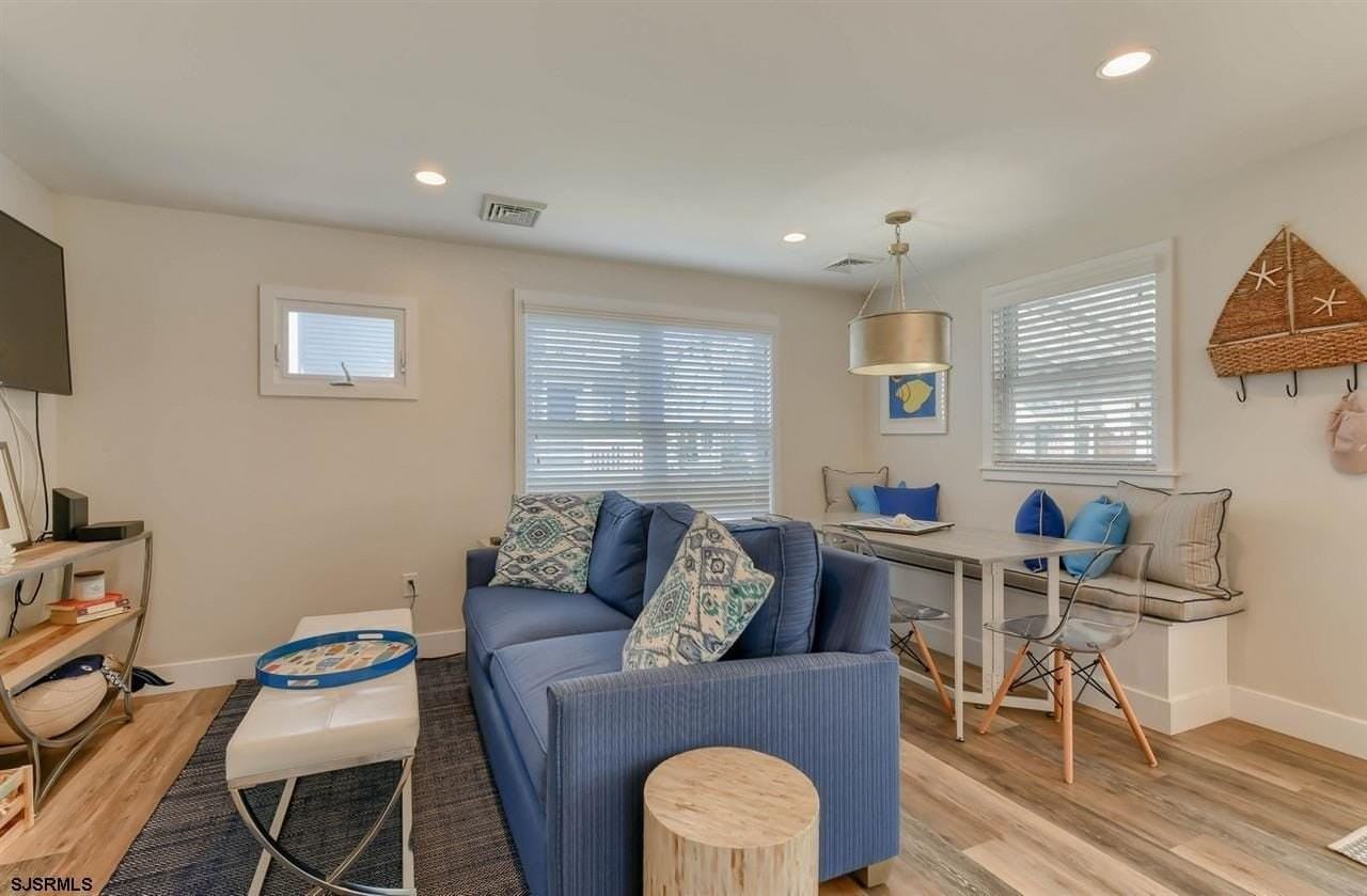 102 N Essex Ave - Photo 7 of 25