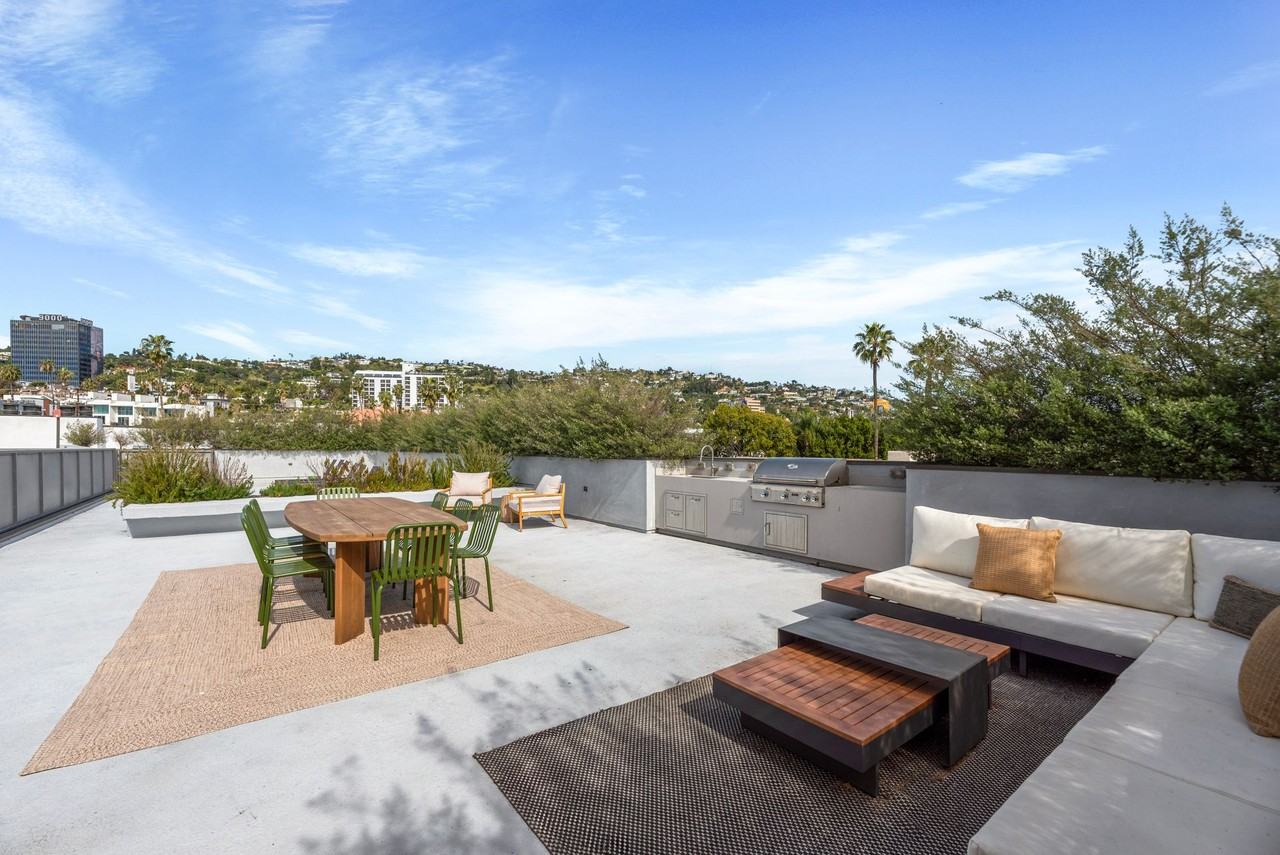 TALA Residences at 829 Larrabee Street - Photo 2 of 10