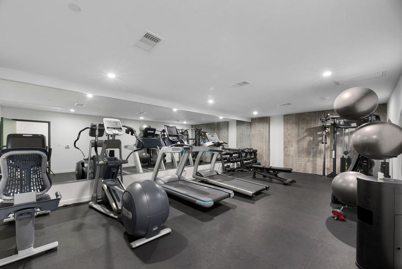 TALA Residences at 829 Larrabee Street - Photo 3 of 10