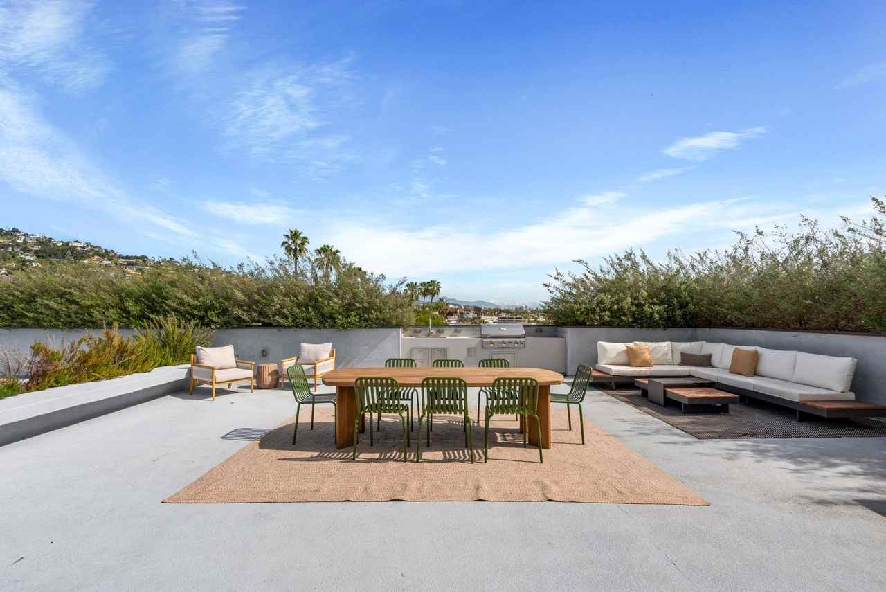 TALA Residences at 829 Larrabee Street - Photo 4 of 10