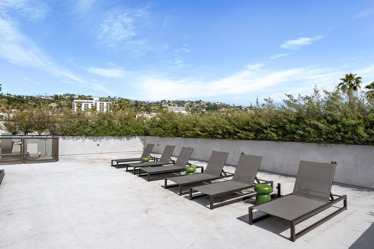 TALA Residences at 829 Larrabee Street - Photo 5 of 10