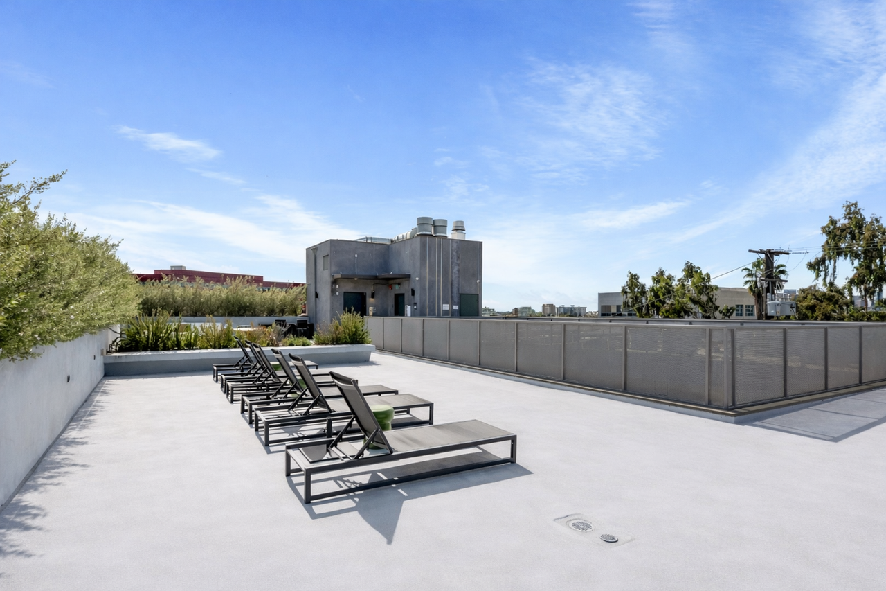 TALA Residences at 829 Larrabee Street - Photo 7 of 10