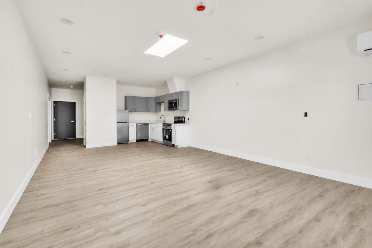 3000 T St - Photo 2 of 10