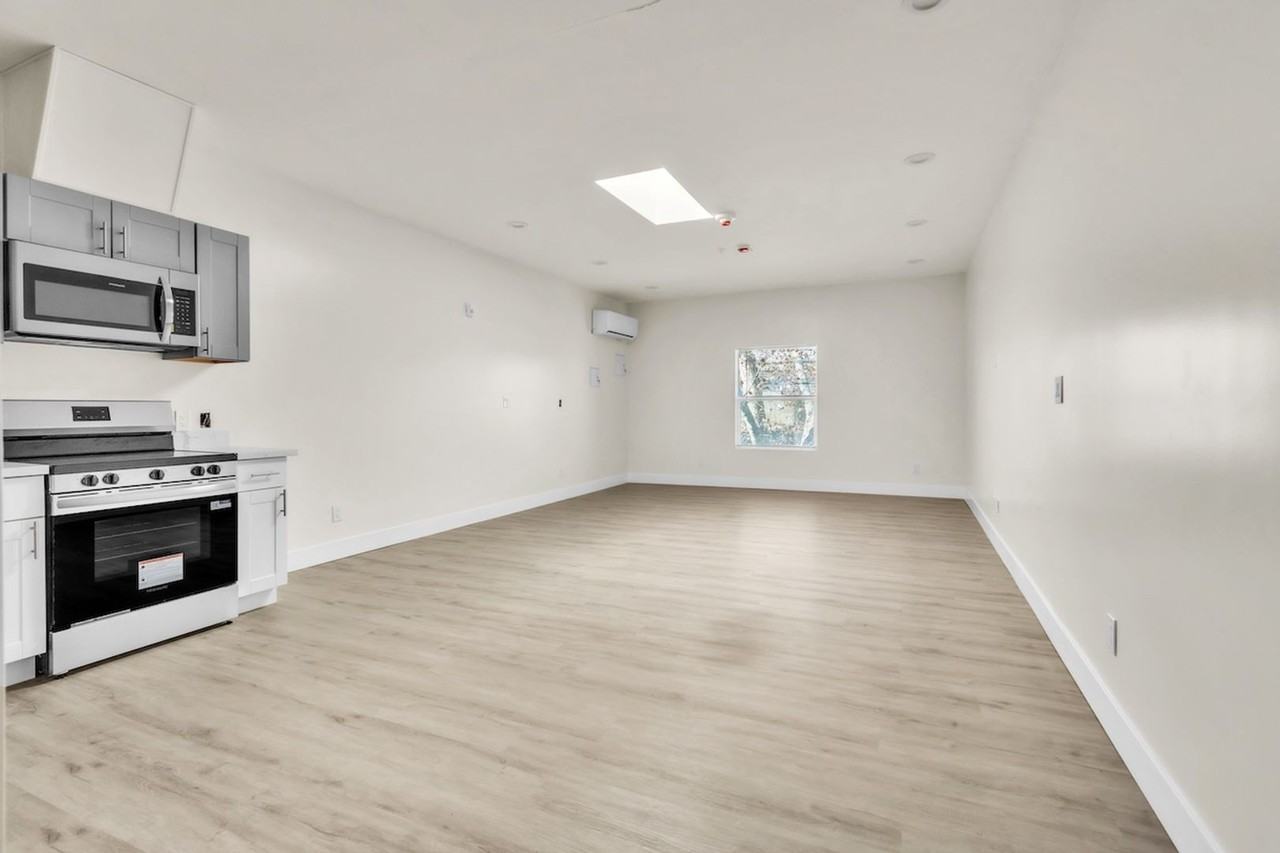 3000 T St - Photo 5 of 10