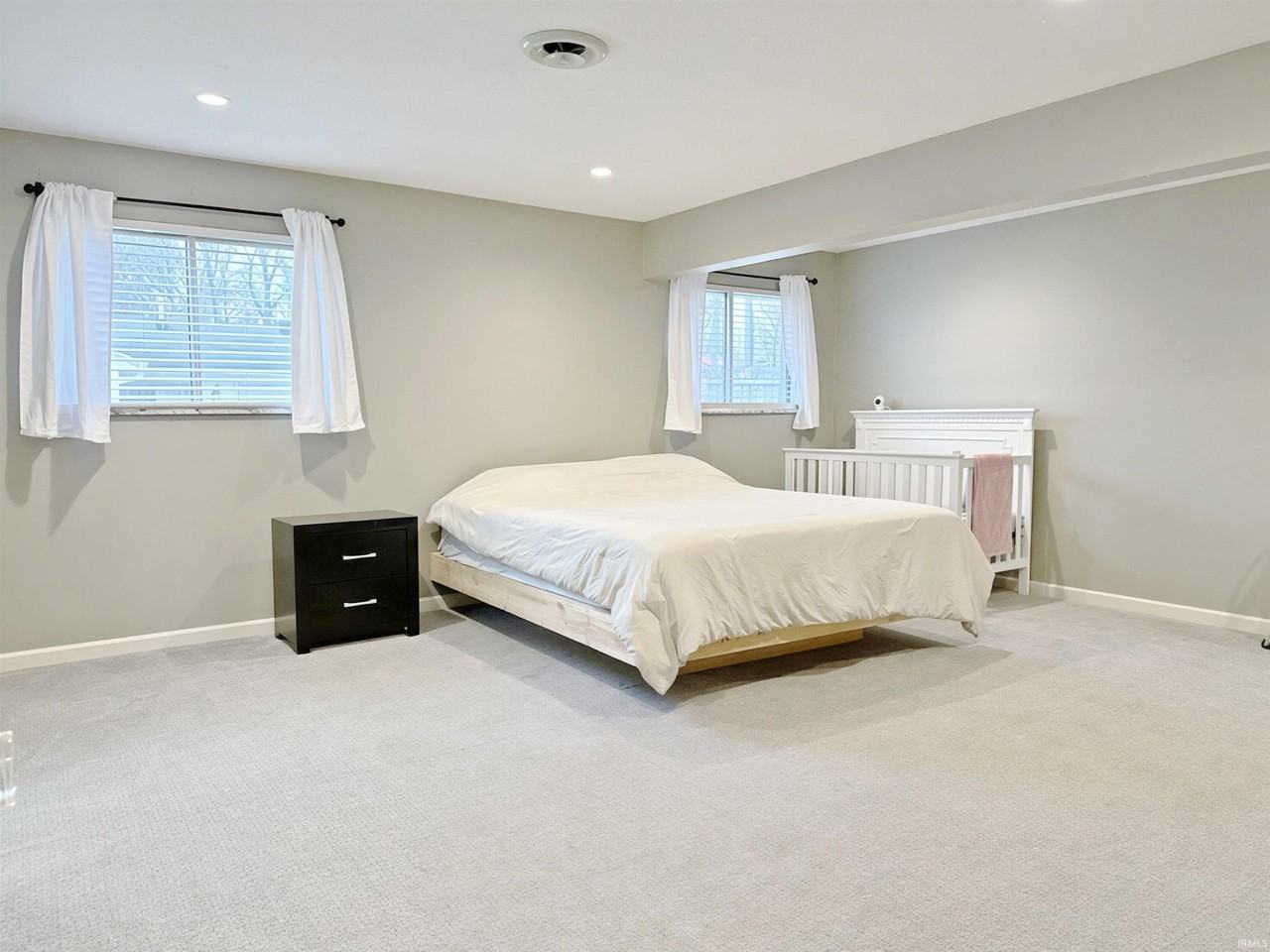 826 Orlando Dr - Photo 3 of 25