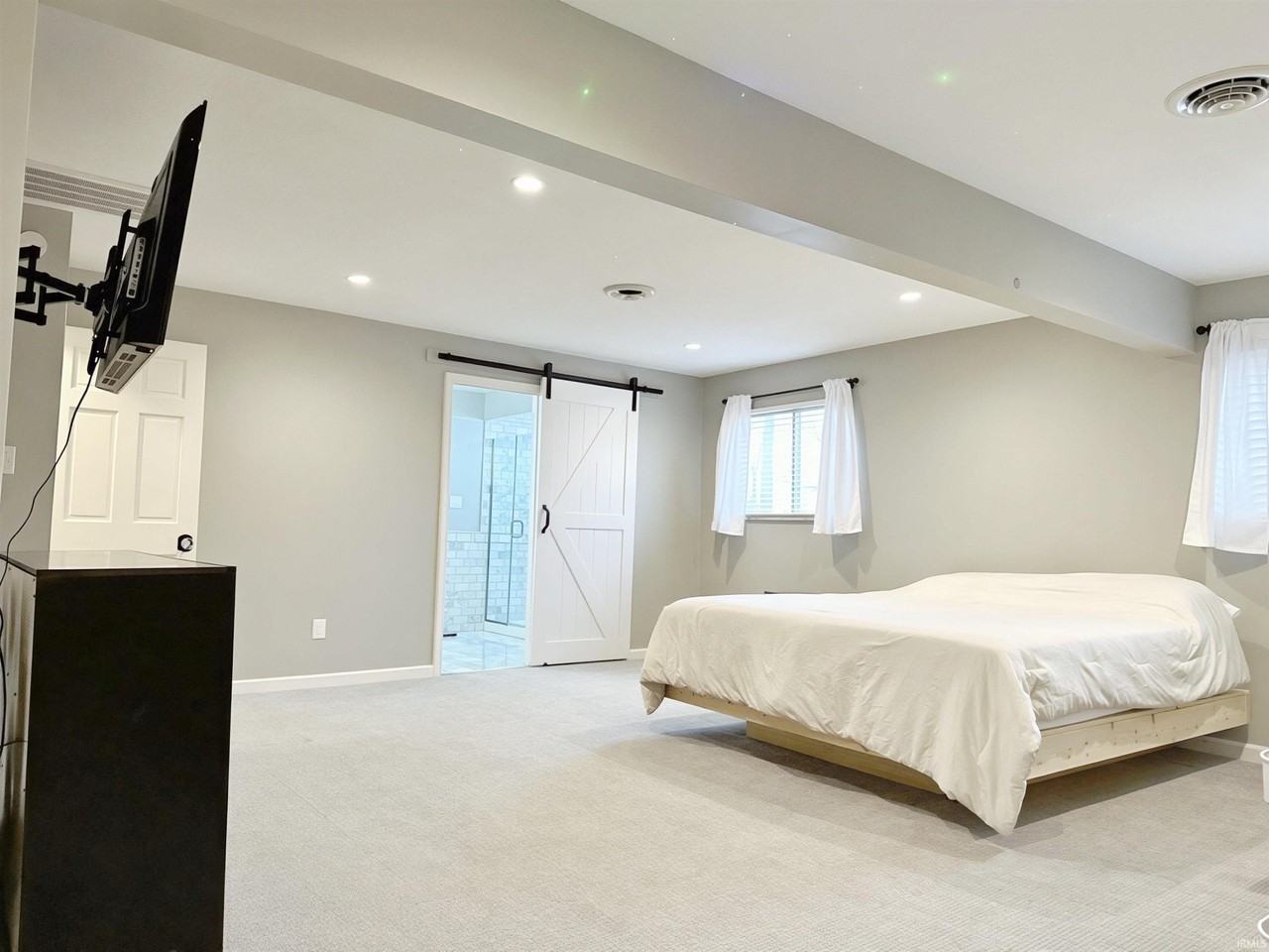 826 Orlando Dr - Photo 4 of 25