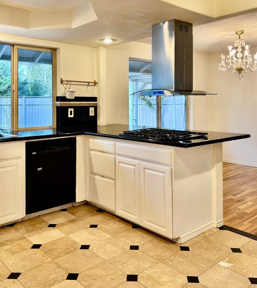 16862 Ne 18th St - Photo 3 of 30