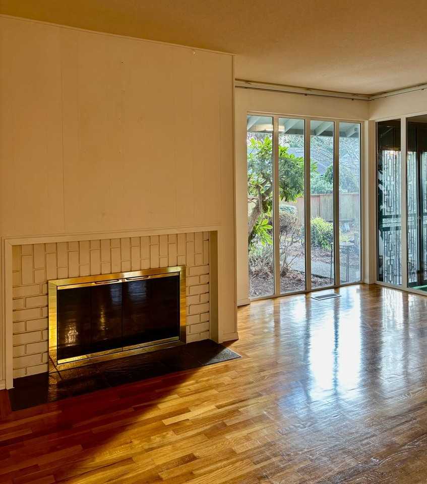 16862 Ne 18th St - Photo 4 of 30