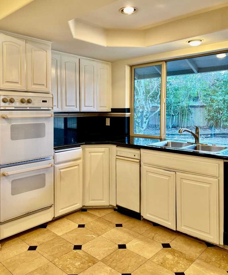 16862 Ne 18th St - Photo 6 of 30