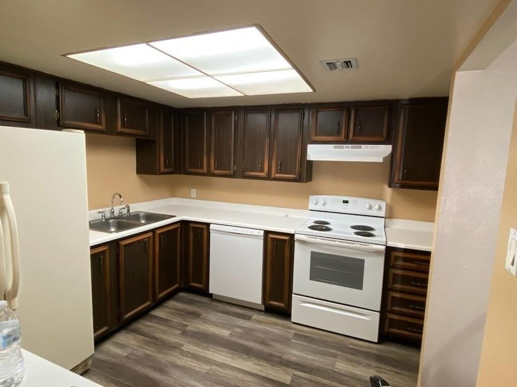 937 Country Club Dr Se Apt J - Photo 2 of 14