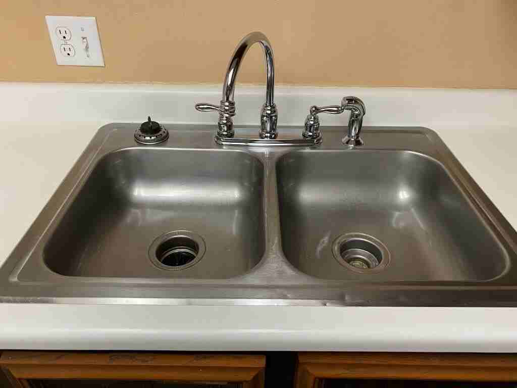 937 Country Club Dr Se Apt J - Photo 3 of 14