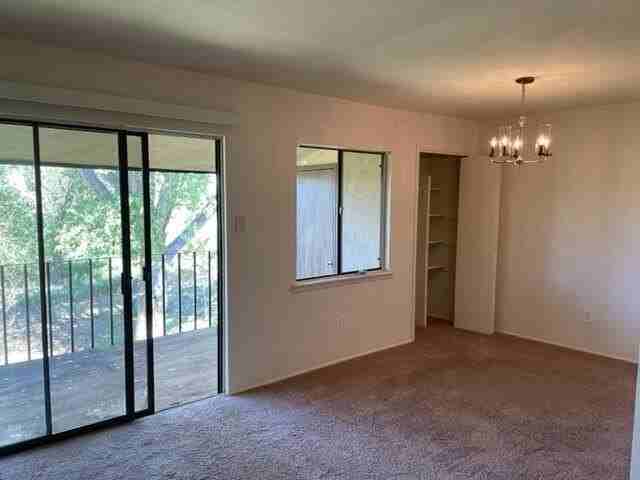 937 Country Club Dr Se Apt J - Photo 6 of 14