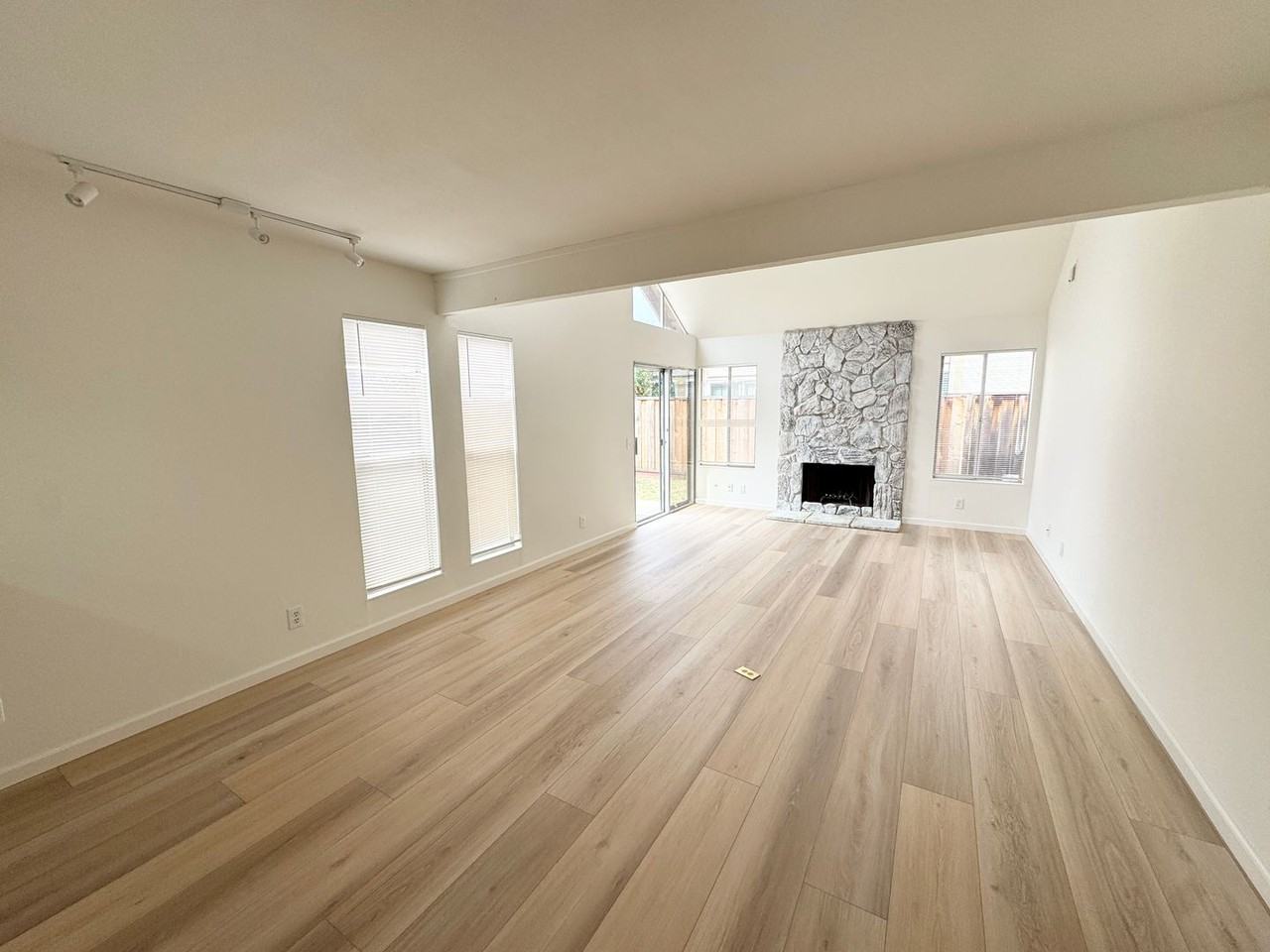 2330 Bay Meadows Cir - Photo 7 of 18