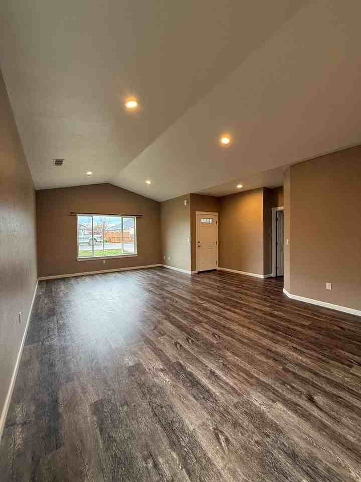 7849 Cadence Ln - Photo 3 of 20