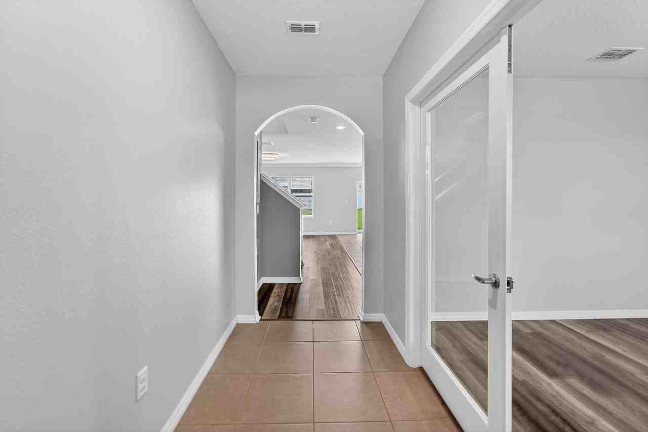 3128 S Northview Rd - Photo 3 of 50