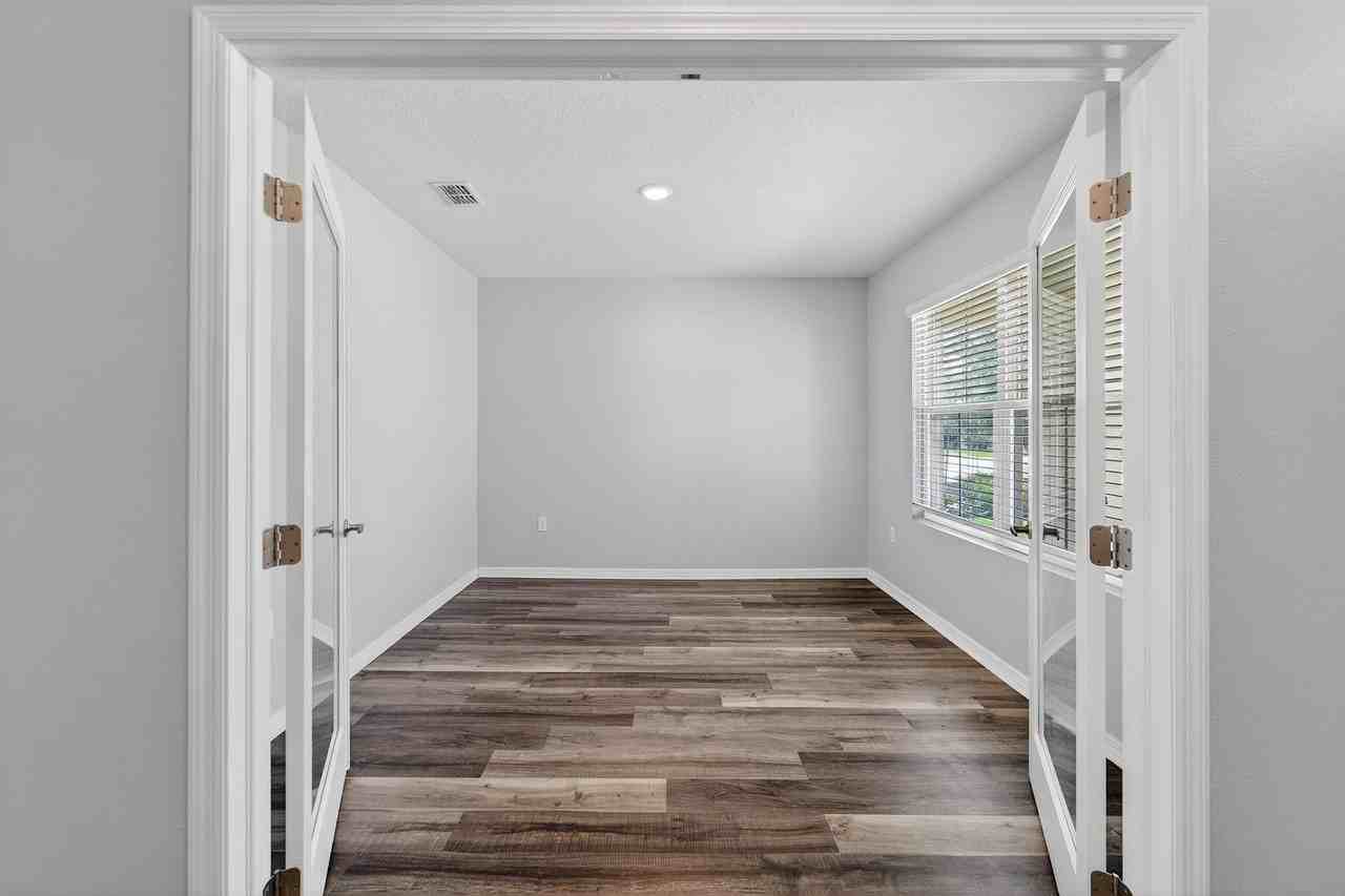 3128 S Northview Rd - Photo 4 of 50