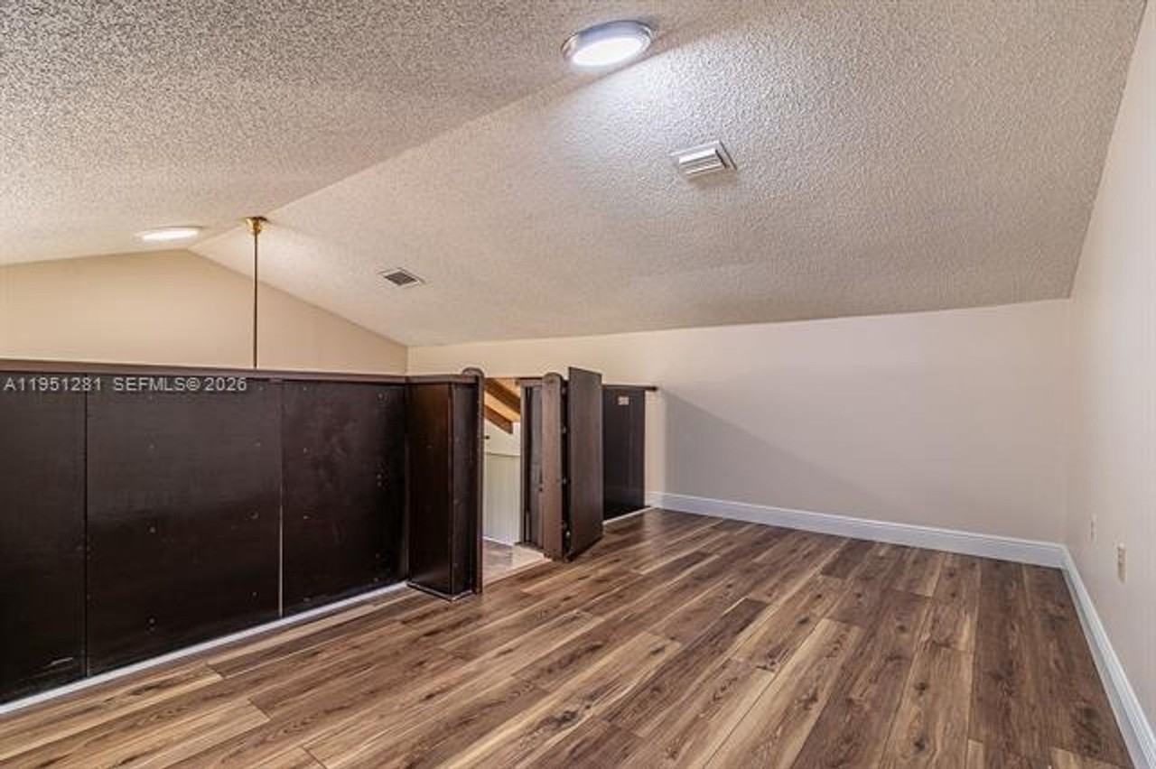 7528 Sw 95th Pl #0 - Photo 2 of 16