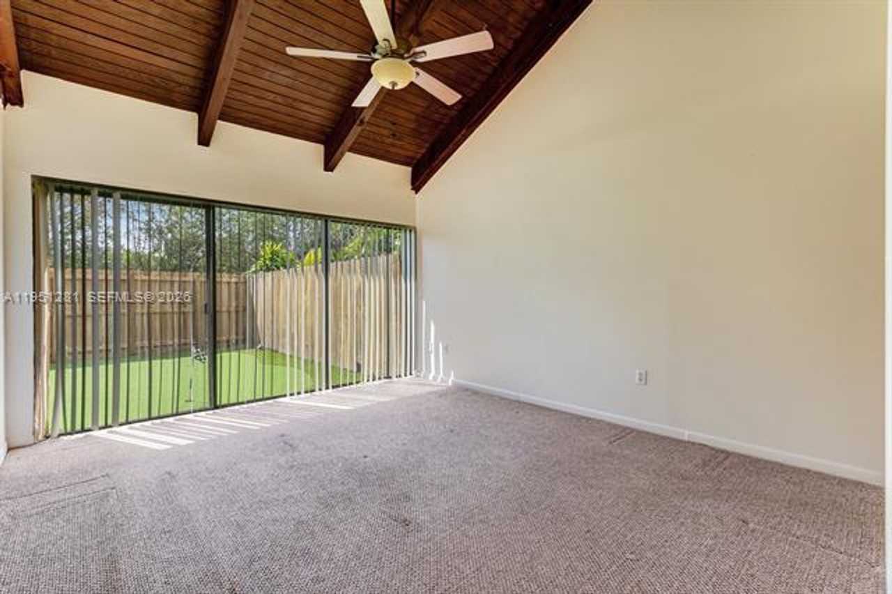 7528 Sw 95th Pl #0 - Photo 7 of 16