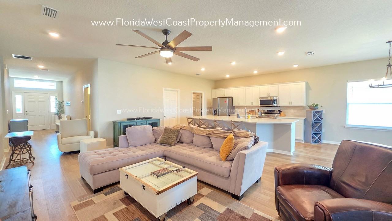 6716 162nd Pl E - Photo 3 of 42