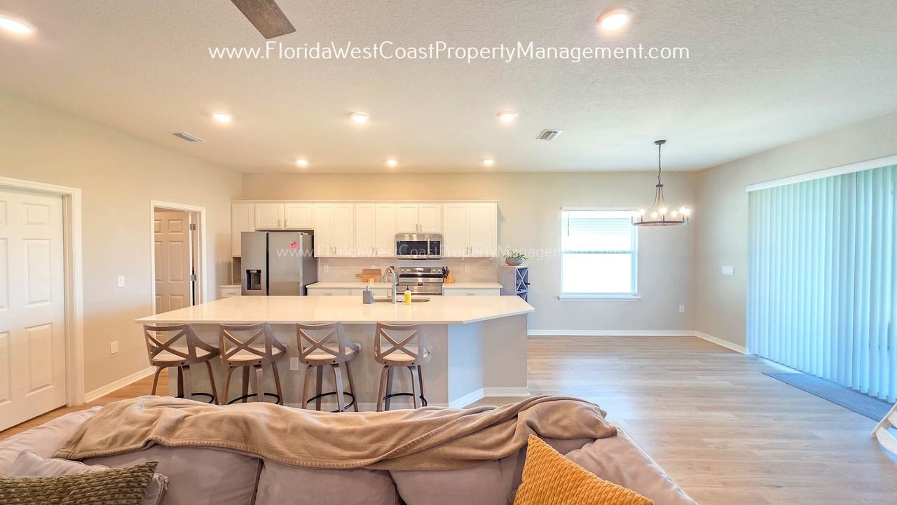 6716 162nd Pl E - Photo 5 of 42