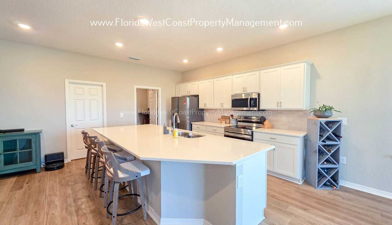 6716 162nd Pl E - Photo 7 of 42