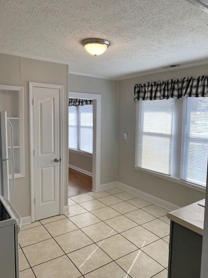 910 Lamont St - Photo 2 of 20