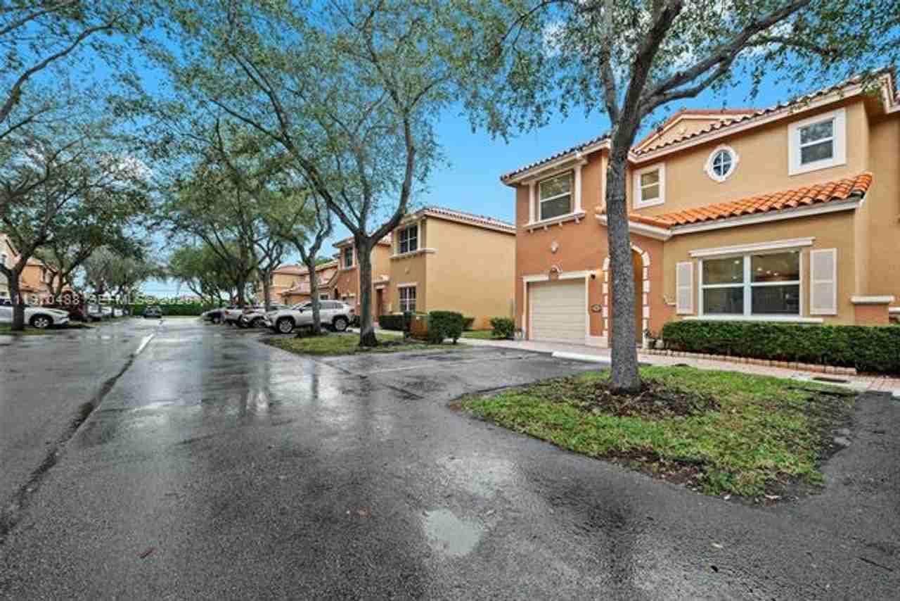 8511 8511 NW 141st Ter th 405 - Photo 2 of 25