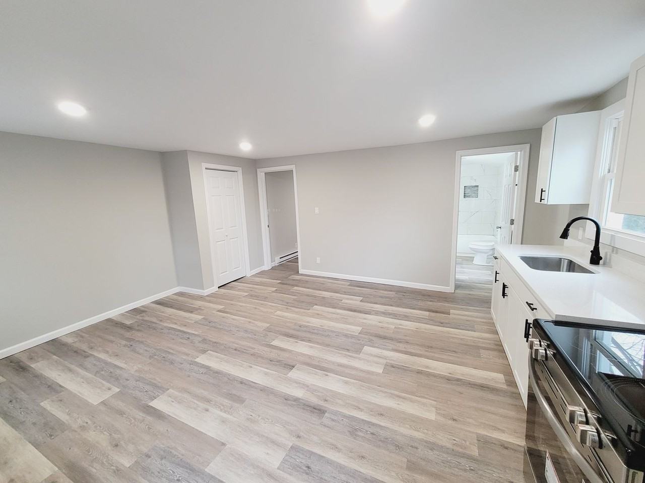 1112 Bedford Ave - Photo 3 of 8