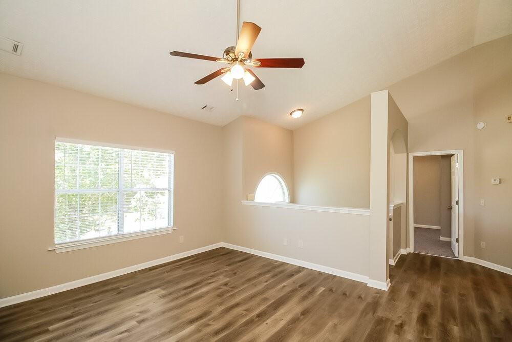 4420 Roche St - Photo 4 of 17