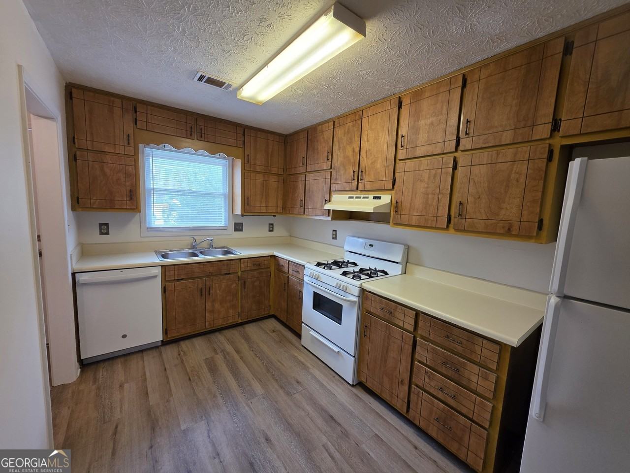 370 Williamsburg Way - Photo 3 of 12