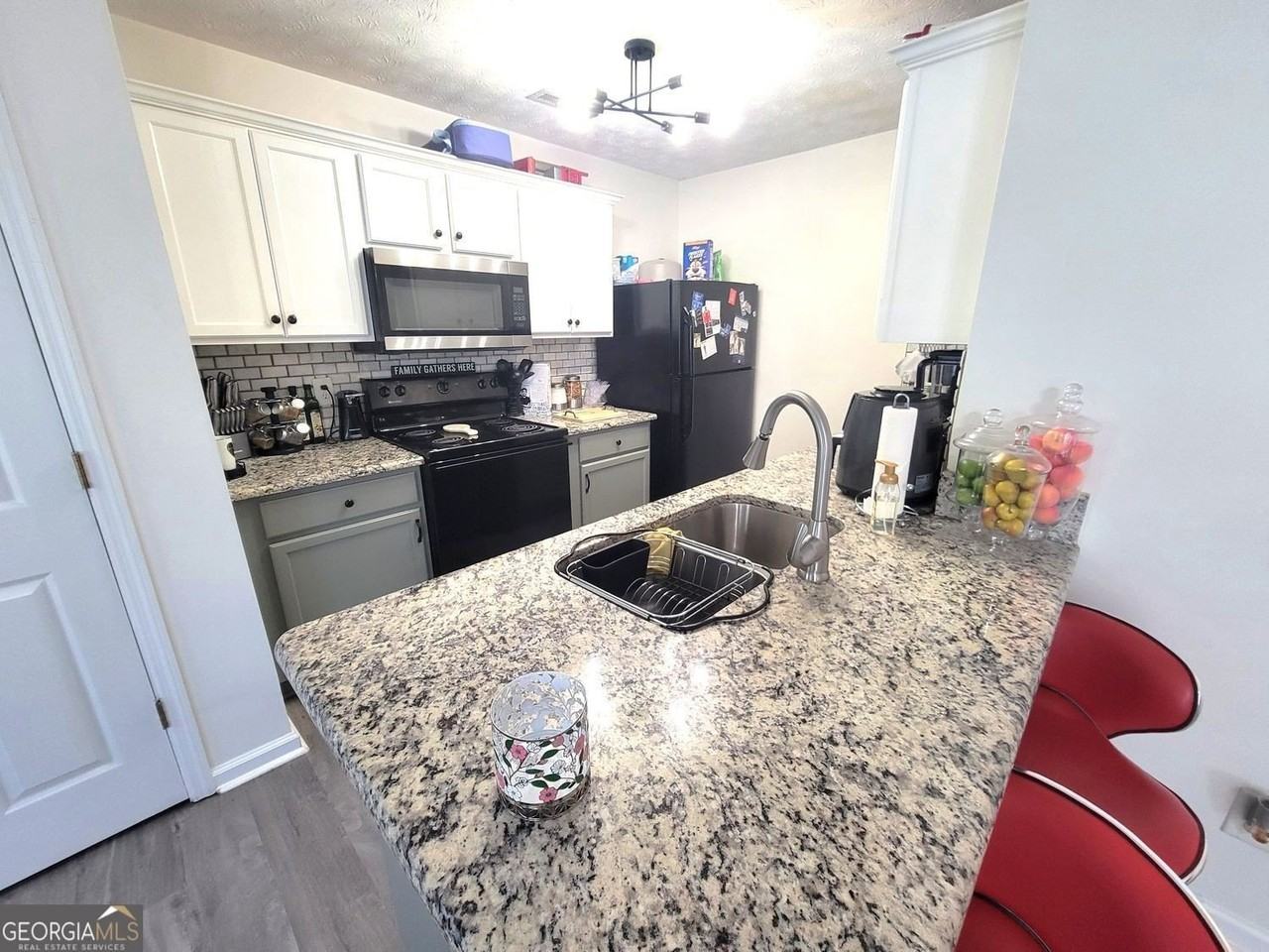 1319 Revelstoke Cv - Photo 4 of 10