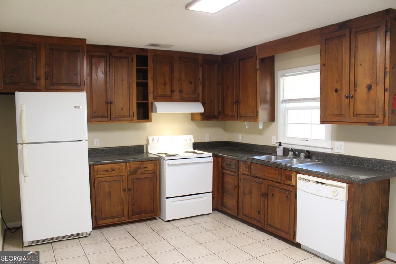 128 Sandy Way - Photo 3 of 19