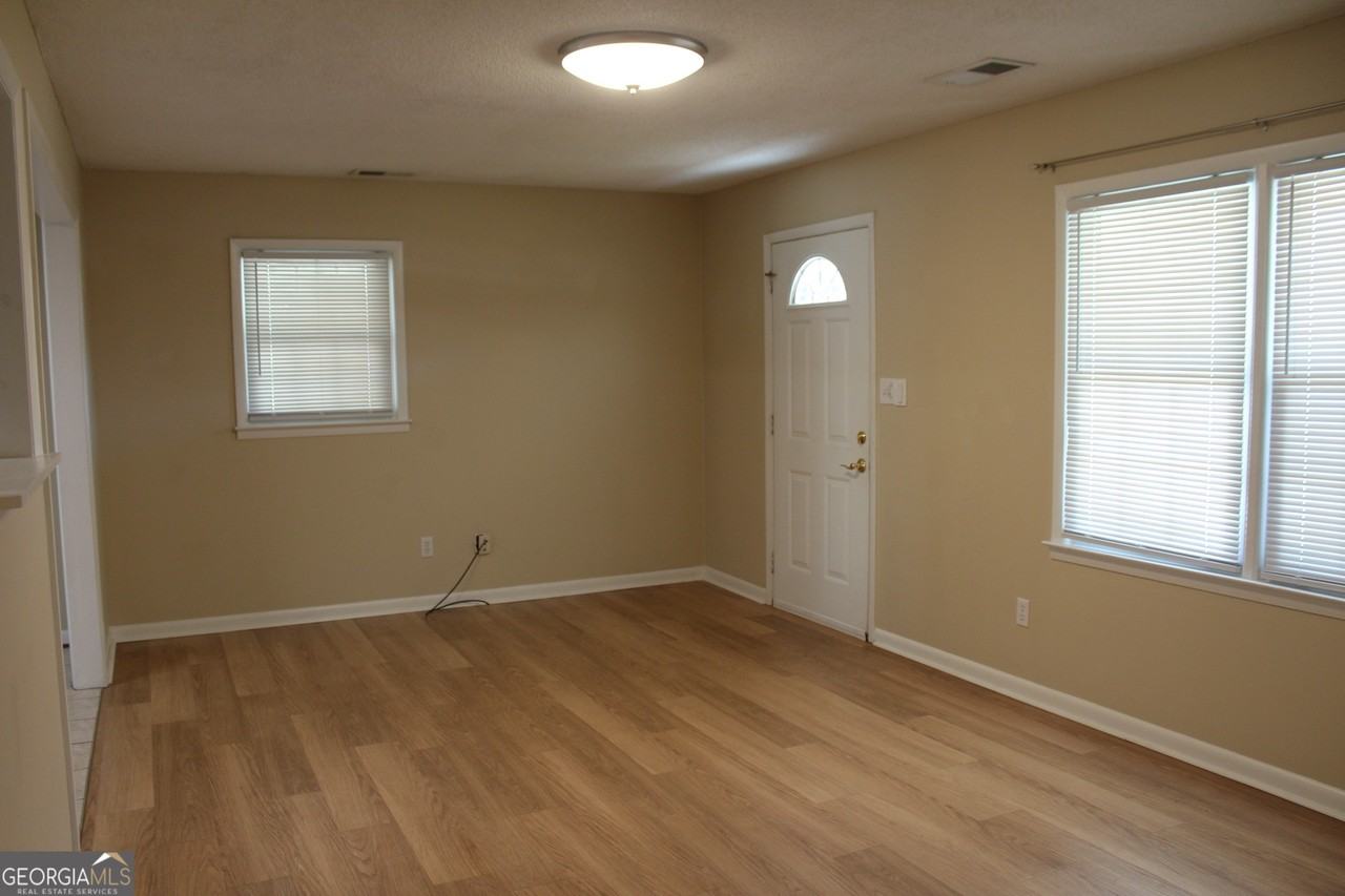 128 Sandy Way - Photo 4 of 19