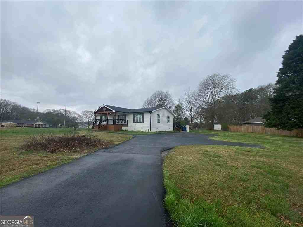 318 Willowwind Dr - Photo 2 of 16