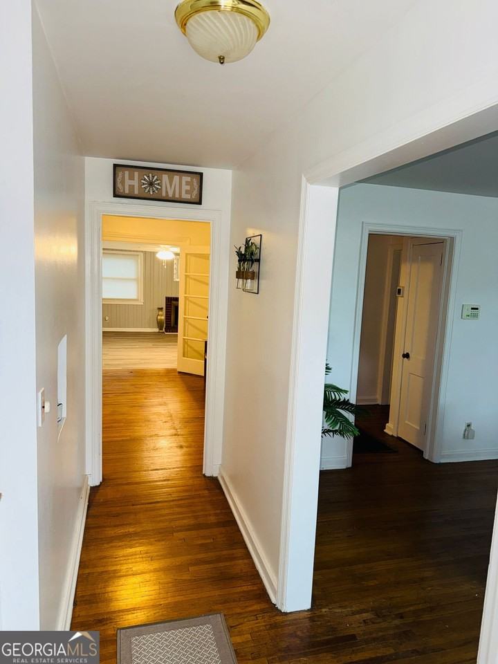 901 7th Ave - Photo 4 of 14