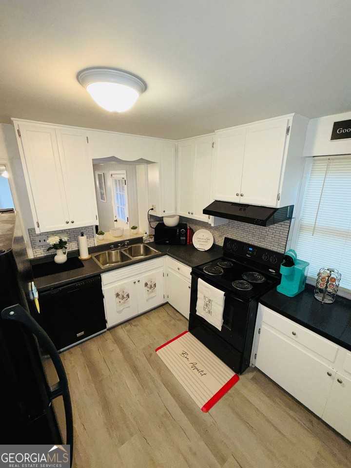 901 7th Ave - Photo 5 of 14