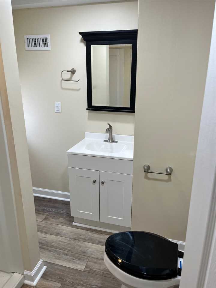 2961 W 11th St - Photo 7 of 11