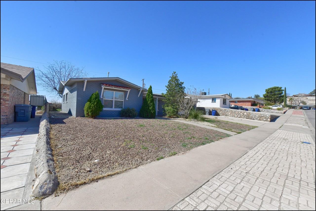 6209 Heath Way - Photo 3 of 43