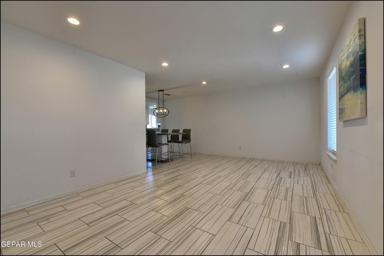 6209 Heath Way - Photo 7 of 43